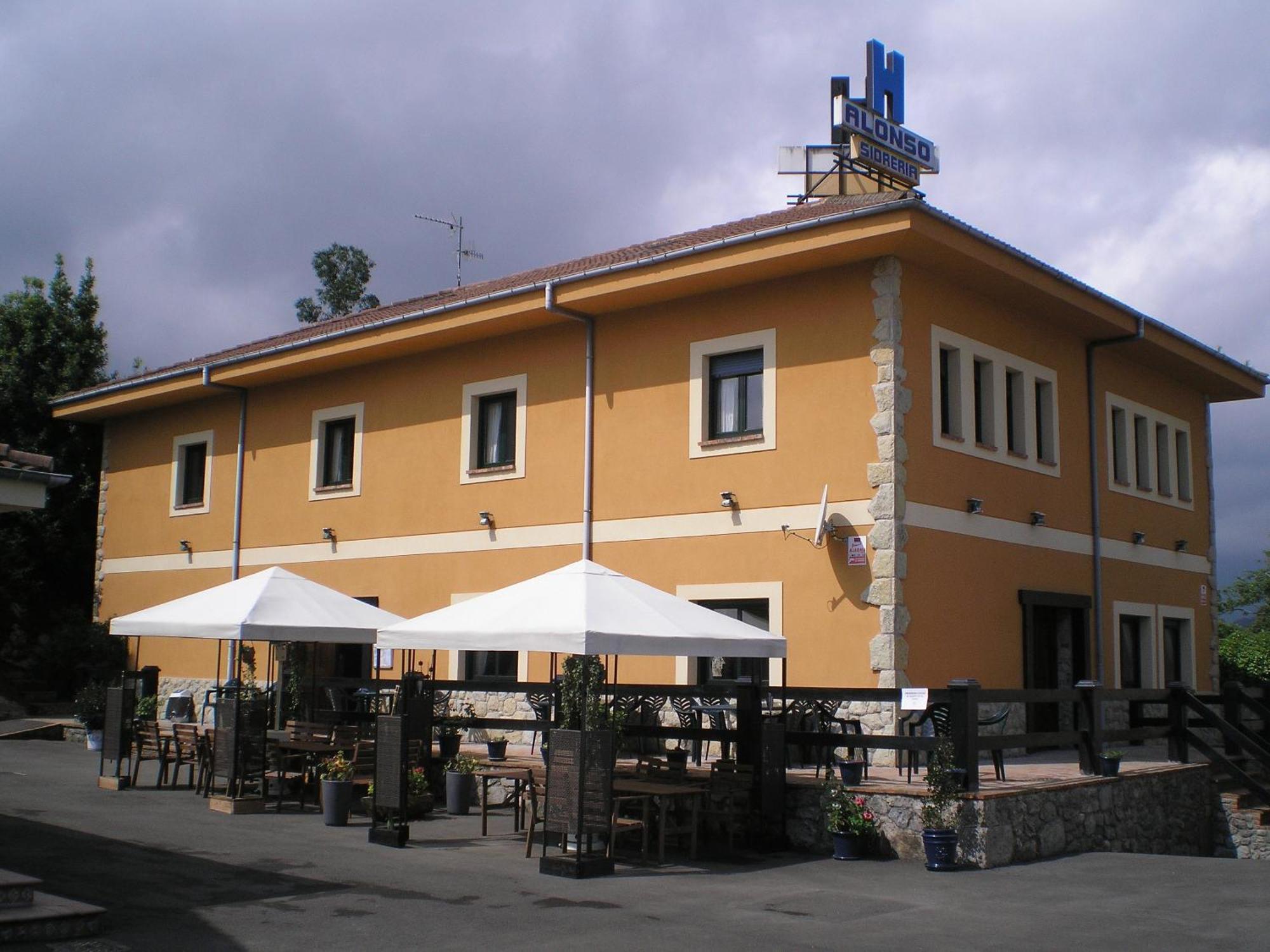 Hotel Alonso Лянес Екстериор снимка