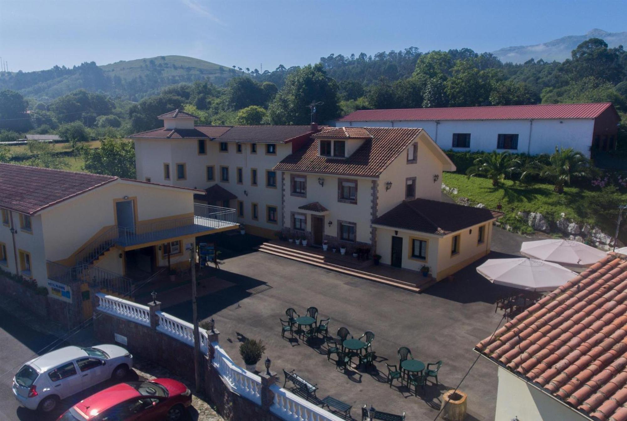 Hotel Alonso Лянес Екстериор снимка