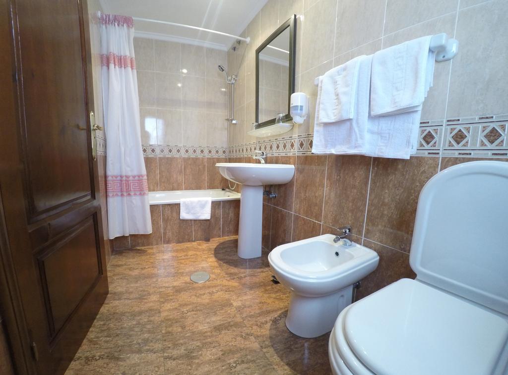 Hotel Alonso Лянес Екстериор снимка